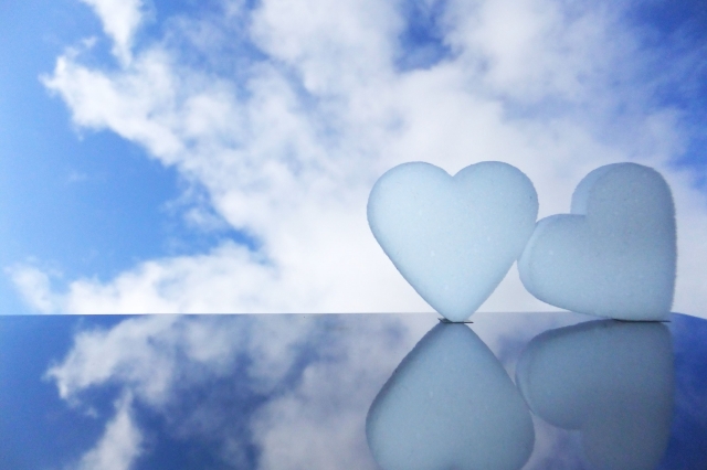 ハートと晴天の空